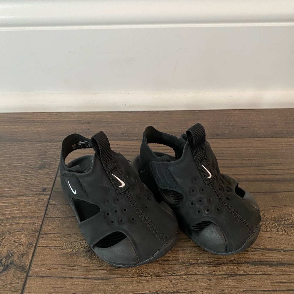 Nike toddler Sandals size 3c